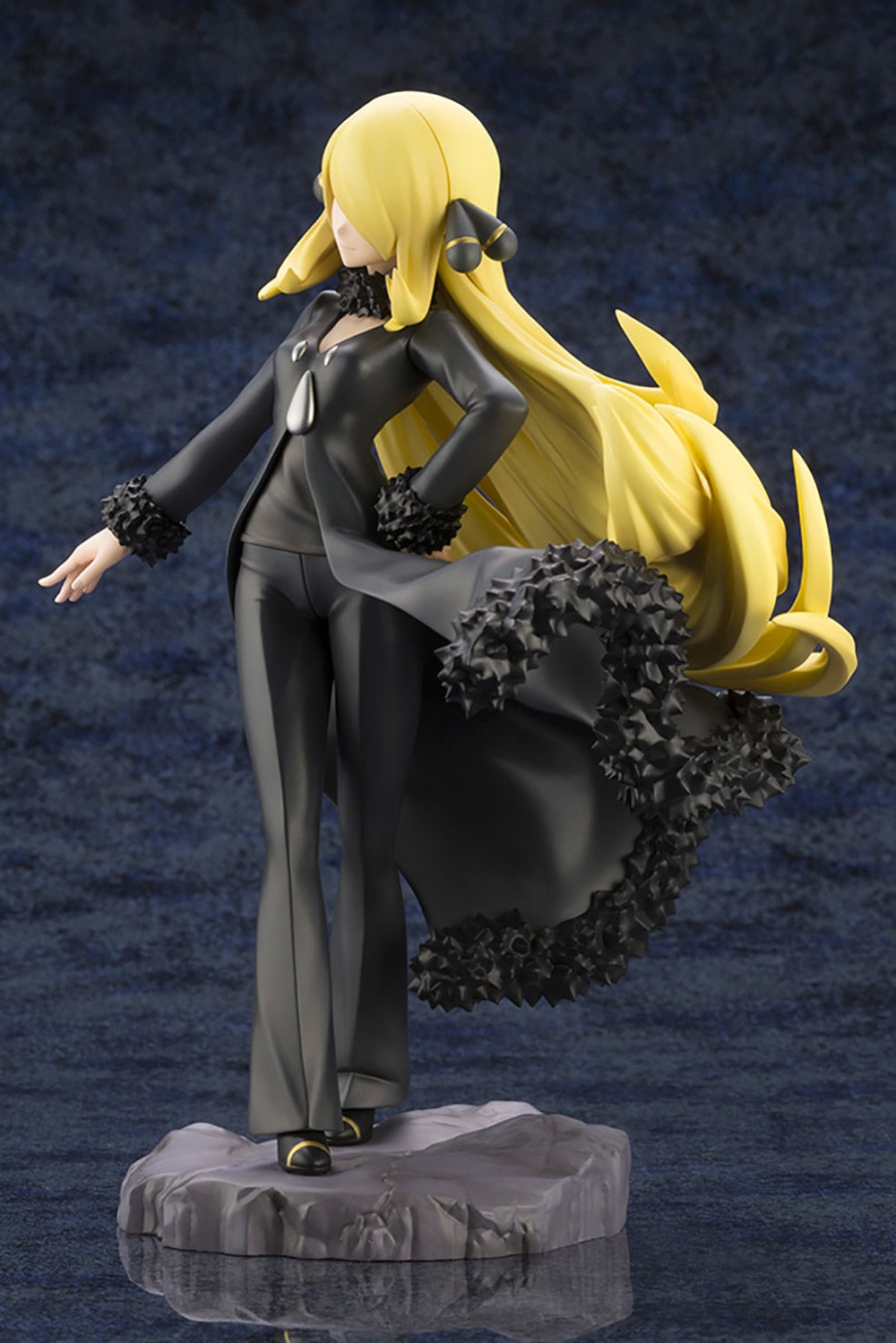 Cynthia and Garchomp Pokemon Figure