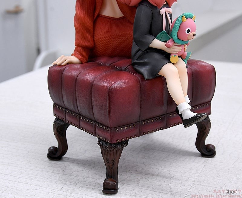 This figurine captures the magic of Anya & Yor. If you're looking for more Spy X Family merch, we have it all! Check out our anime merch now—free shipping!