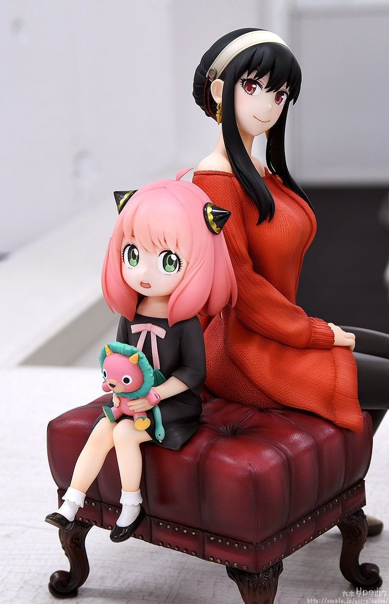 This figurine captures the magic of Anya & Yor. If you're looking for more Spy X Family merch, we have it all! Check out our anime merch now—free shipping!