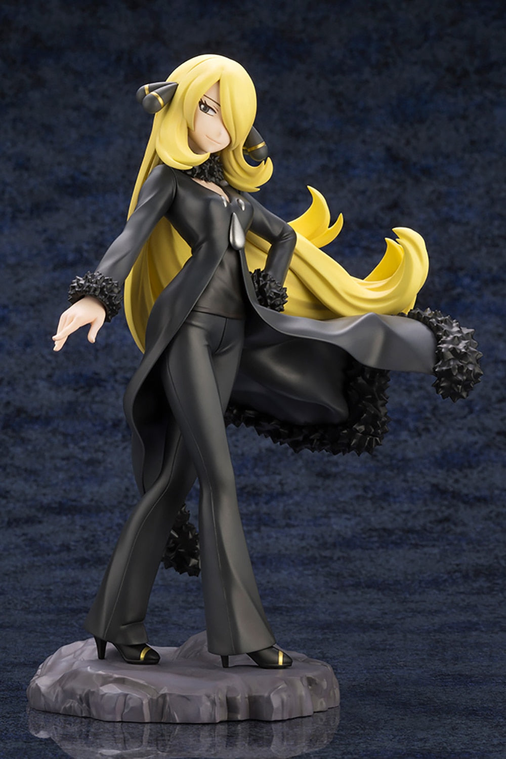 Cynthia and Garchomp Pokemon Figure